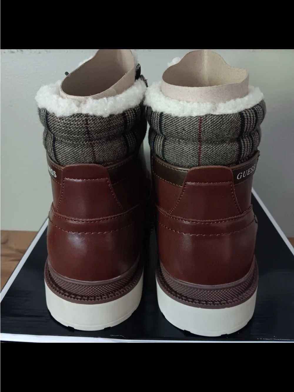 GUESS Men’s Chestnut Brown Leather Lace-Up Winter Boots